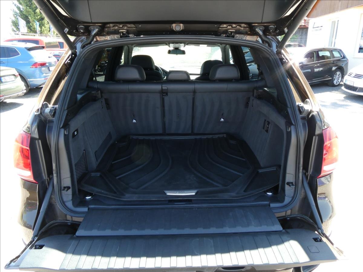 BMW X5 SUV / Terénní 3,0 l 280 kw