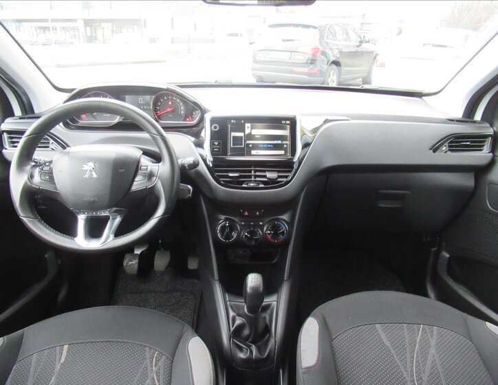 Peugeot 208 Hatchback 1,2 l 60 kw