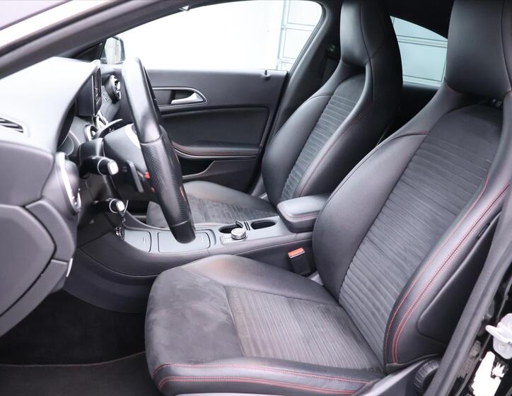 Mercedes-Benz CLA 12