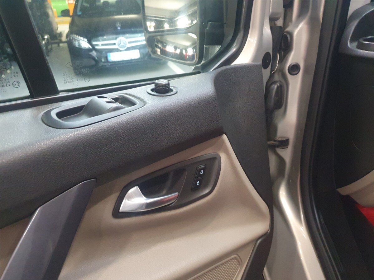 Ford Tourneo Custom Kombi 2,2 l 92 kw