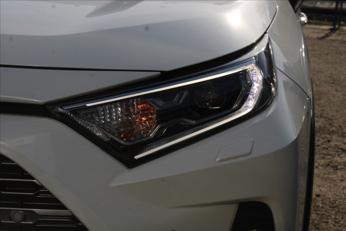 Toyota RAV4 SUV 2,0 l 129 kw