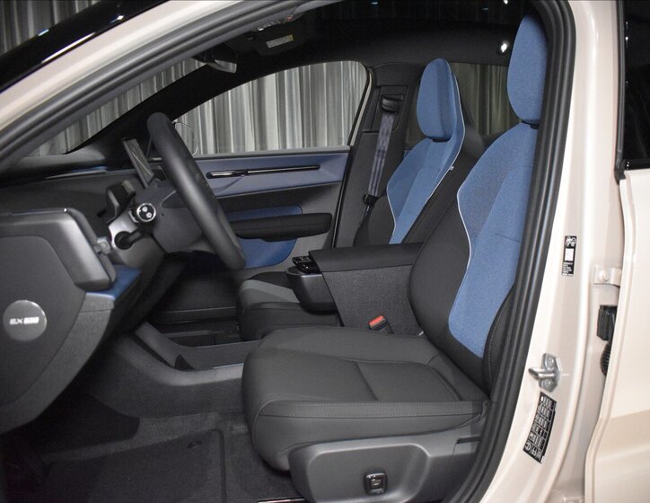 Volvo EX30 SUV / Terénní 0,0 315 kw