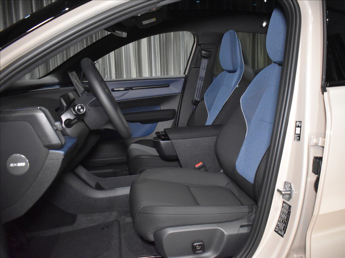 Volvo EX30 SUV / Terénní 0,0 315 kw