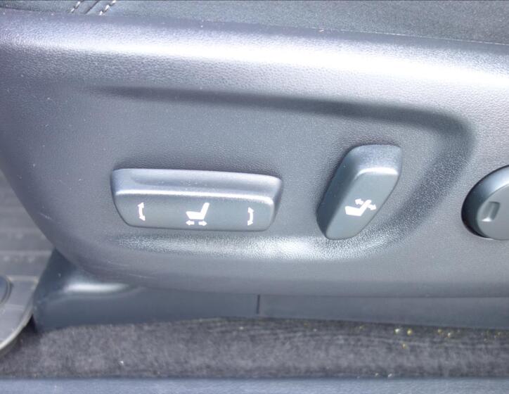 Toyota Land Cruiser 11