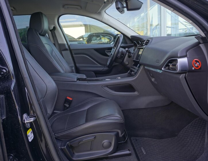 Jaguar F-Pace SUV / Terénní 2,0 l 184 kw