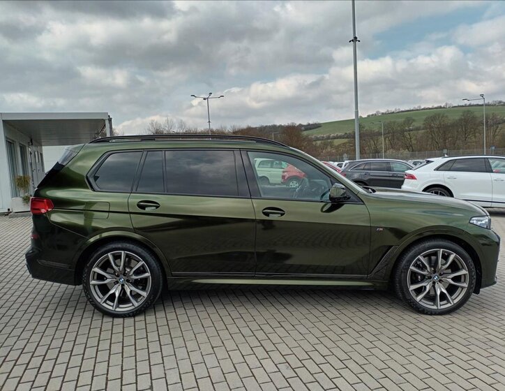 BMW X7 SUV / Terénní 4,4 l 390 kw