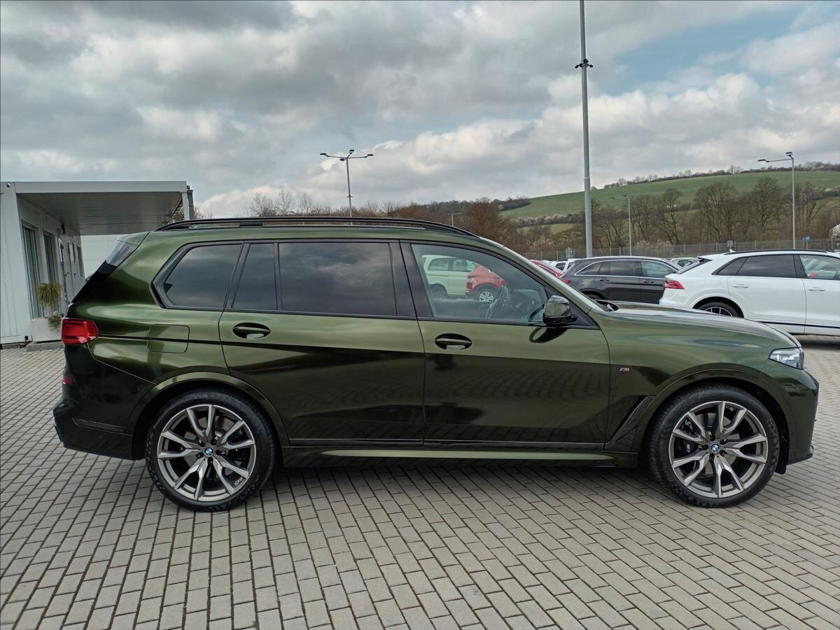 BMW X7 SUV / Terénní 4,4 l 390 kw