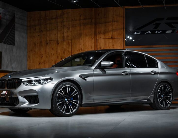 BMW M5 1
