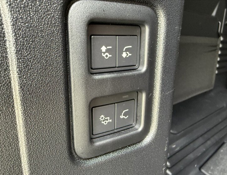 Land Rover Defender SUV / Terénní 3,0 l 221 kw