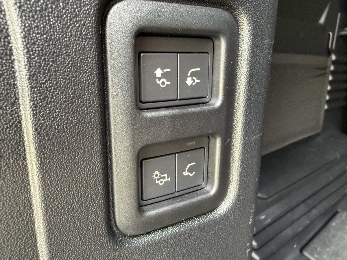 Land Rover Defender SUV / Terénní 3,0 l 221 kw