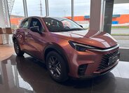 Lexus LBX SUV / Terénní 1,5 l 100 kw