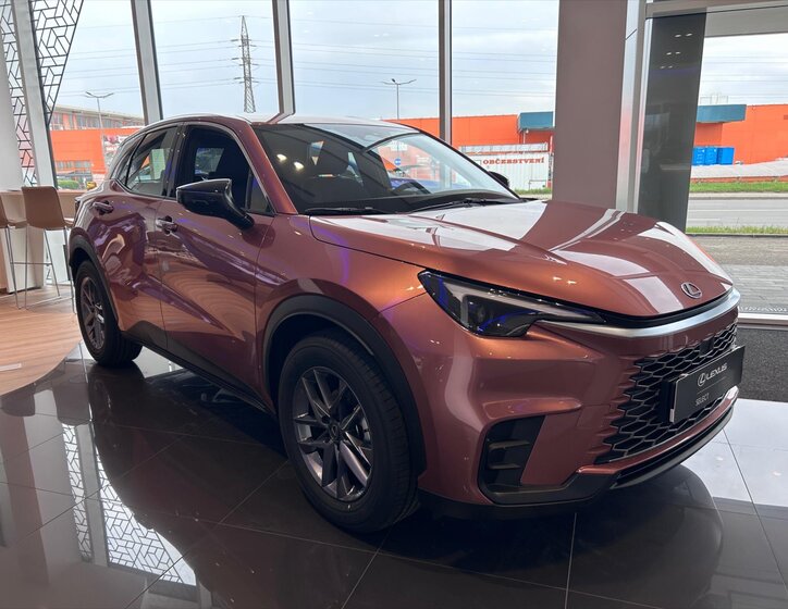 Lexus LBX SUV / Terénní 1,5 l 100 kw