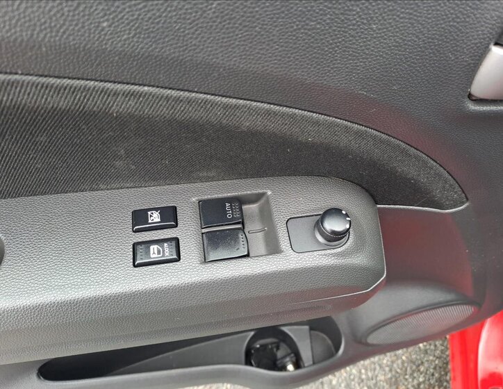 Suzuki Splash Hatchback 996,0 48 kw