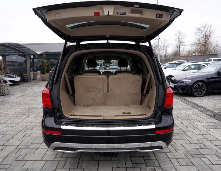 Mercedes-Benz GL SUV 4,7 l 320 kw