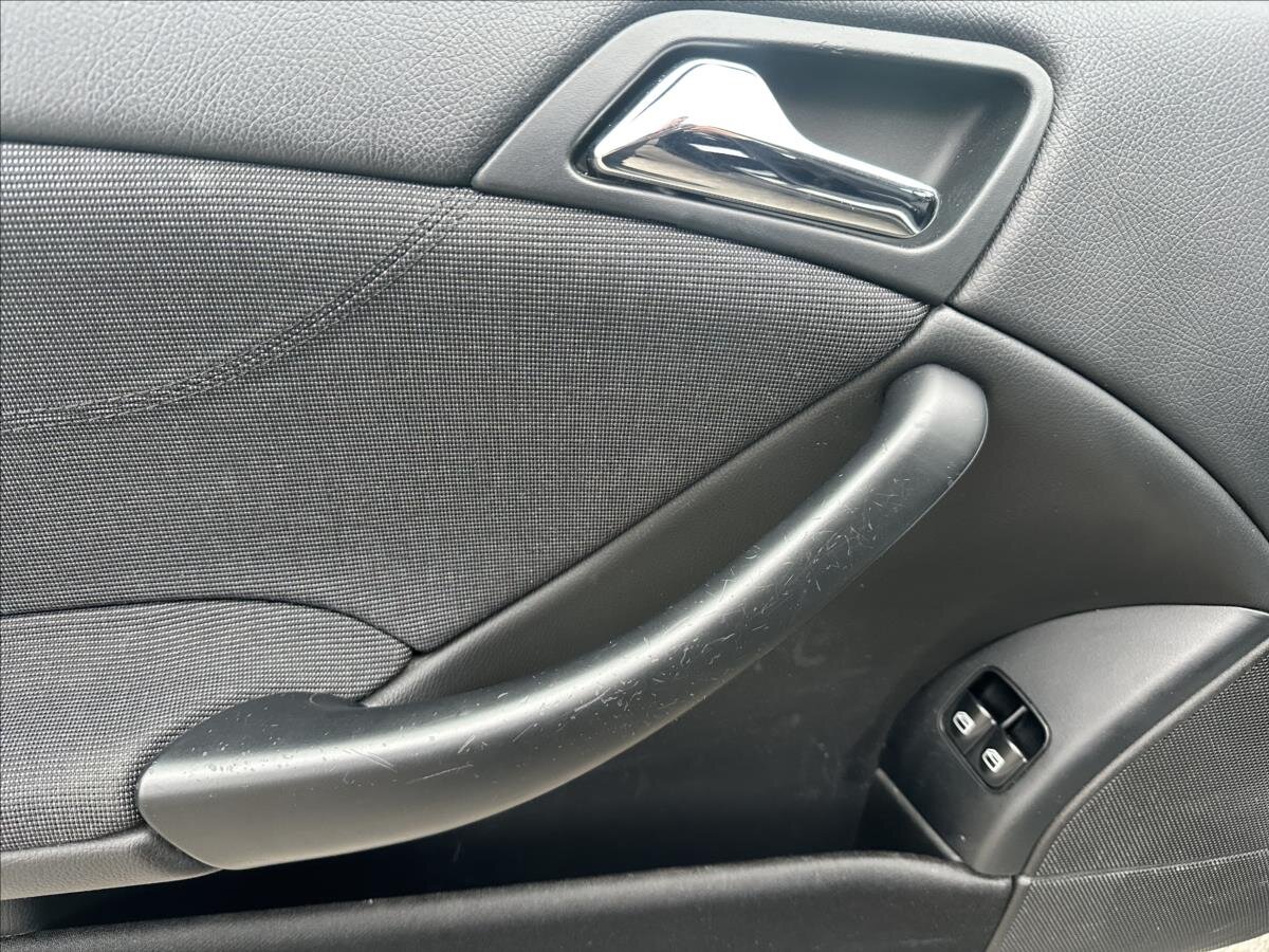 Mercedes-Benz Třídy C Kupé 1,8 l 120 kw