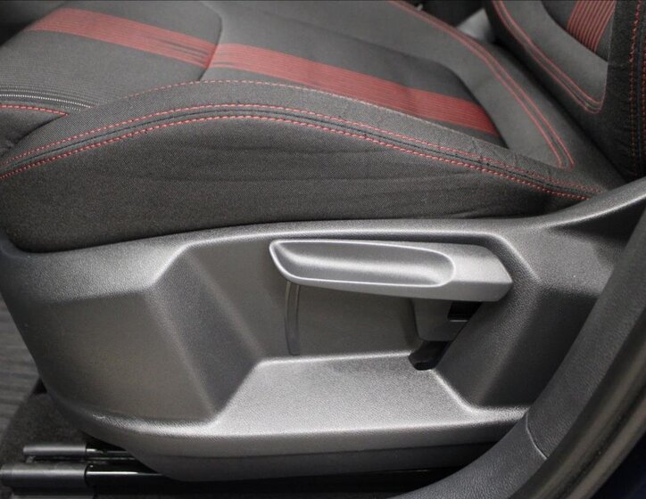 Škoda Karoq SUV / Terénní 1,5 l 110 kw