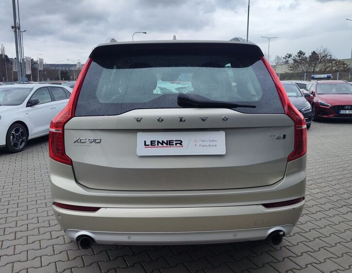 Volvo XC90 SUV / Terénní 2,0 l 235 kw
