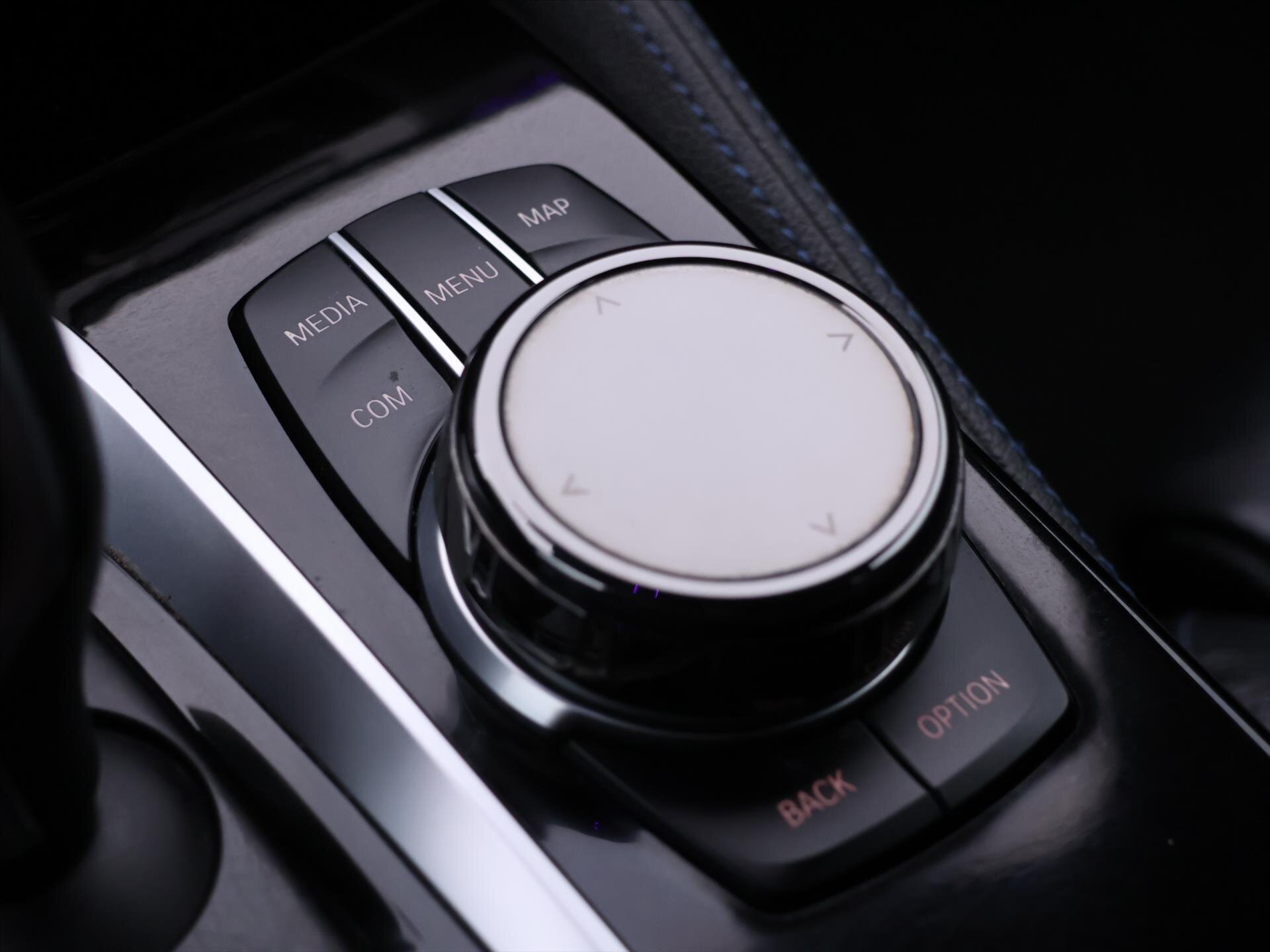 BMW Řada 5 Kombi 3,0 l 195 kw