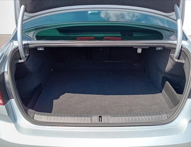 Volkswagen Passat Sedan 1,5 l 110 kw