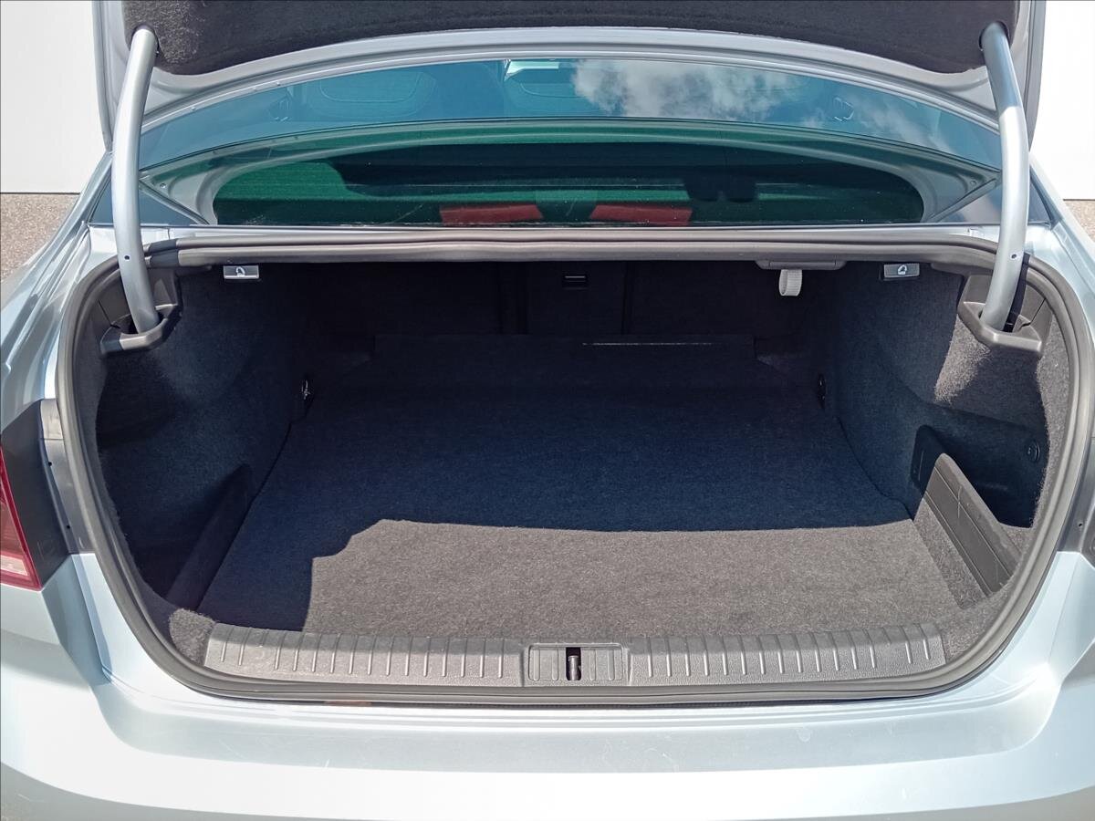 Volkswagen Passat Sedan 1,5 l 110 kw