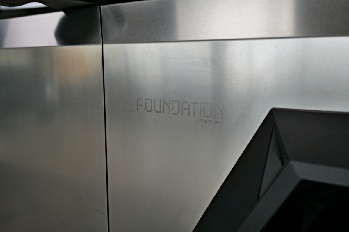 Tesla Ostatní SUV 0,0 450 kw