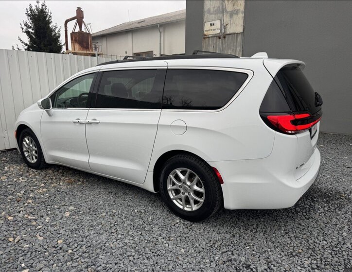 Chrysler Pacifica 11