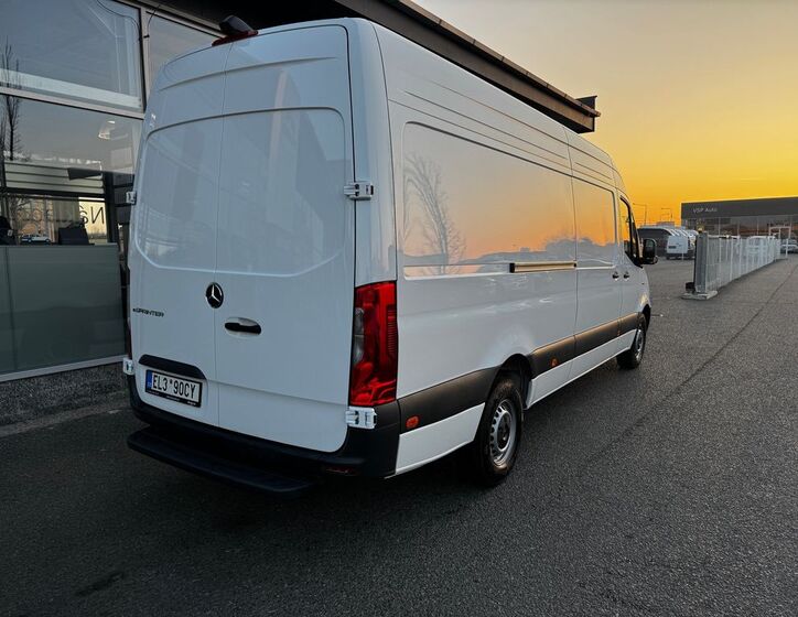 Mercedes-Benz Sprinter 4