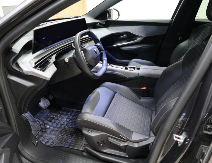 Peugeot 3008 SUV 1,2 l 100 kw