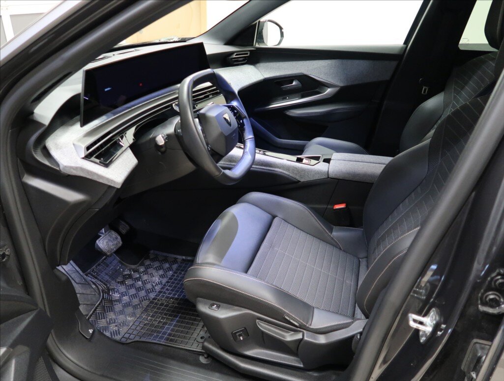 Peugeot 3008 SUV 1,2 l 100 kw