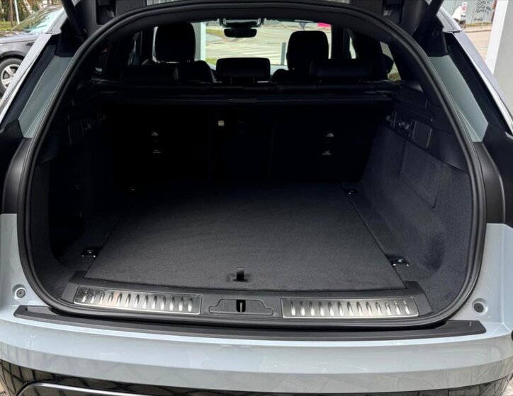 Land Rover Range Rover Velar SUV 2,0 l 150 kw