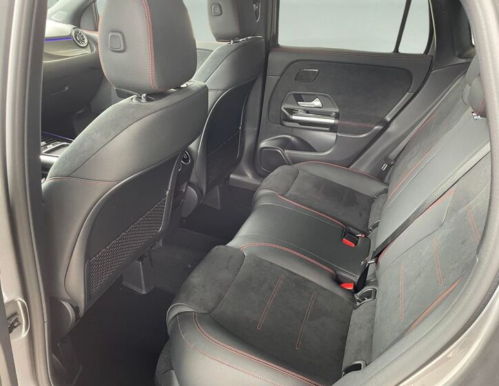 Mercedes-Benz GLA 13