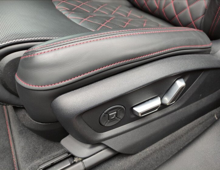 Audi Q8 SUV / Terénní 3,0 l 210 kw