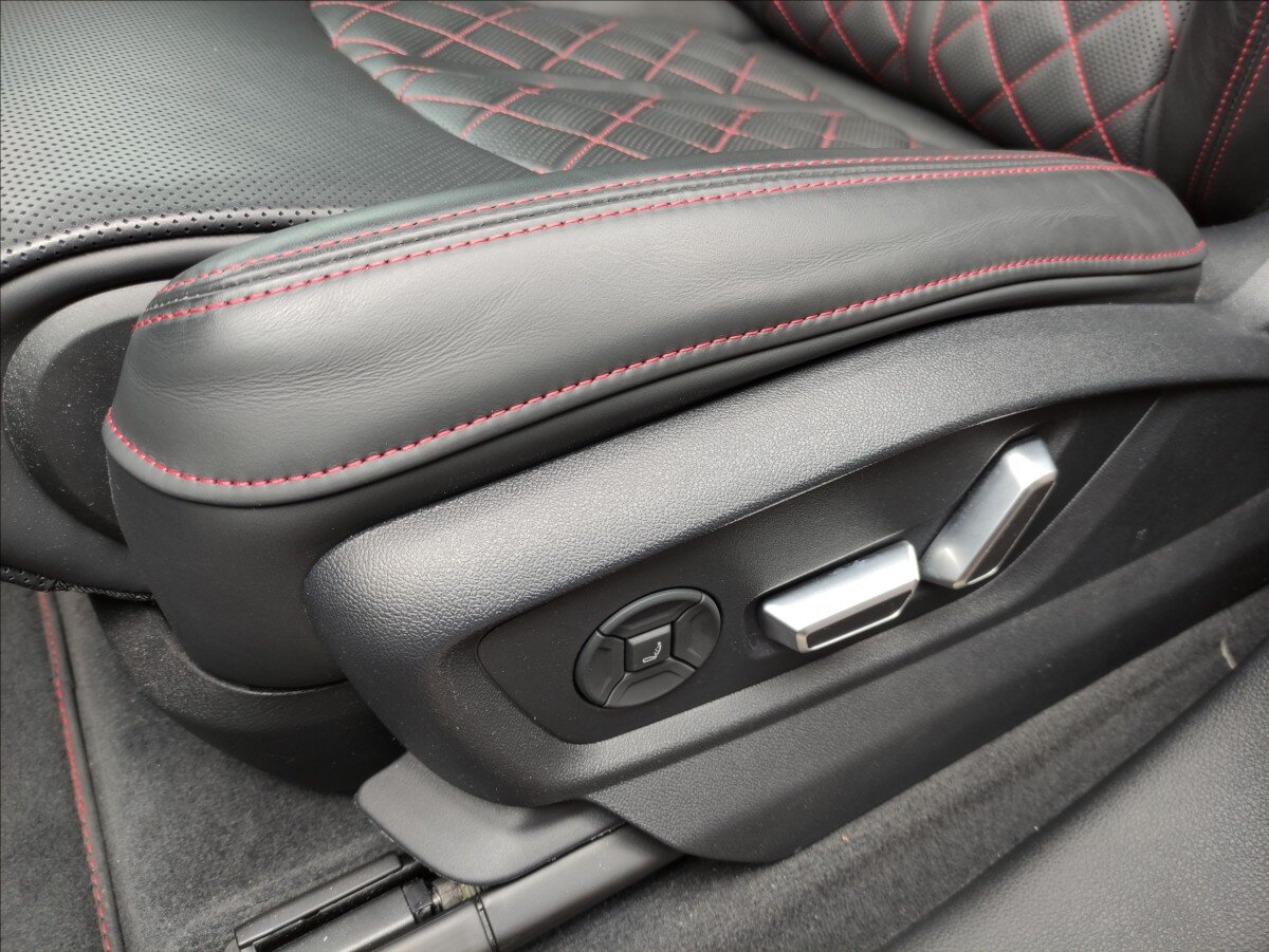 Audi Q8 SUV / Terénní 3,0 l 210 kw