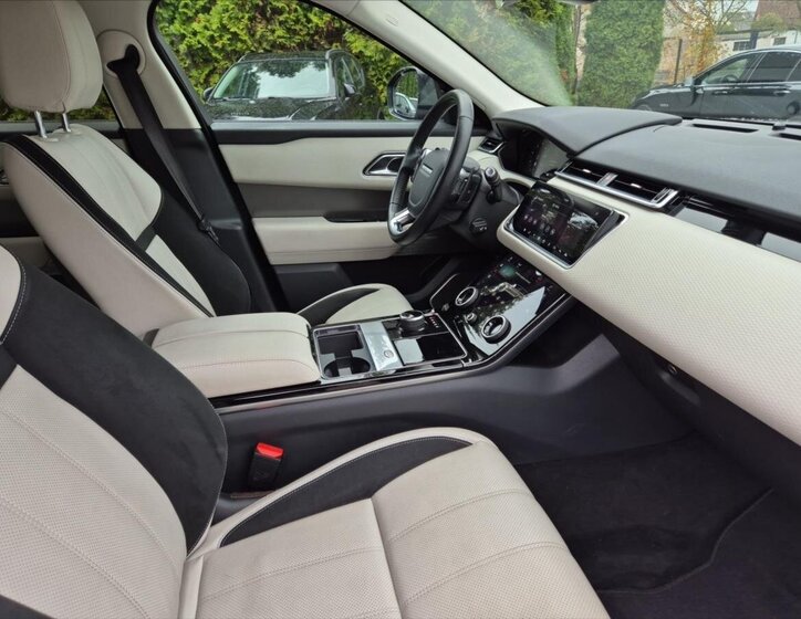 Land Rover Range Rover Velar 13