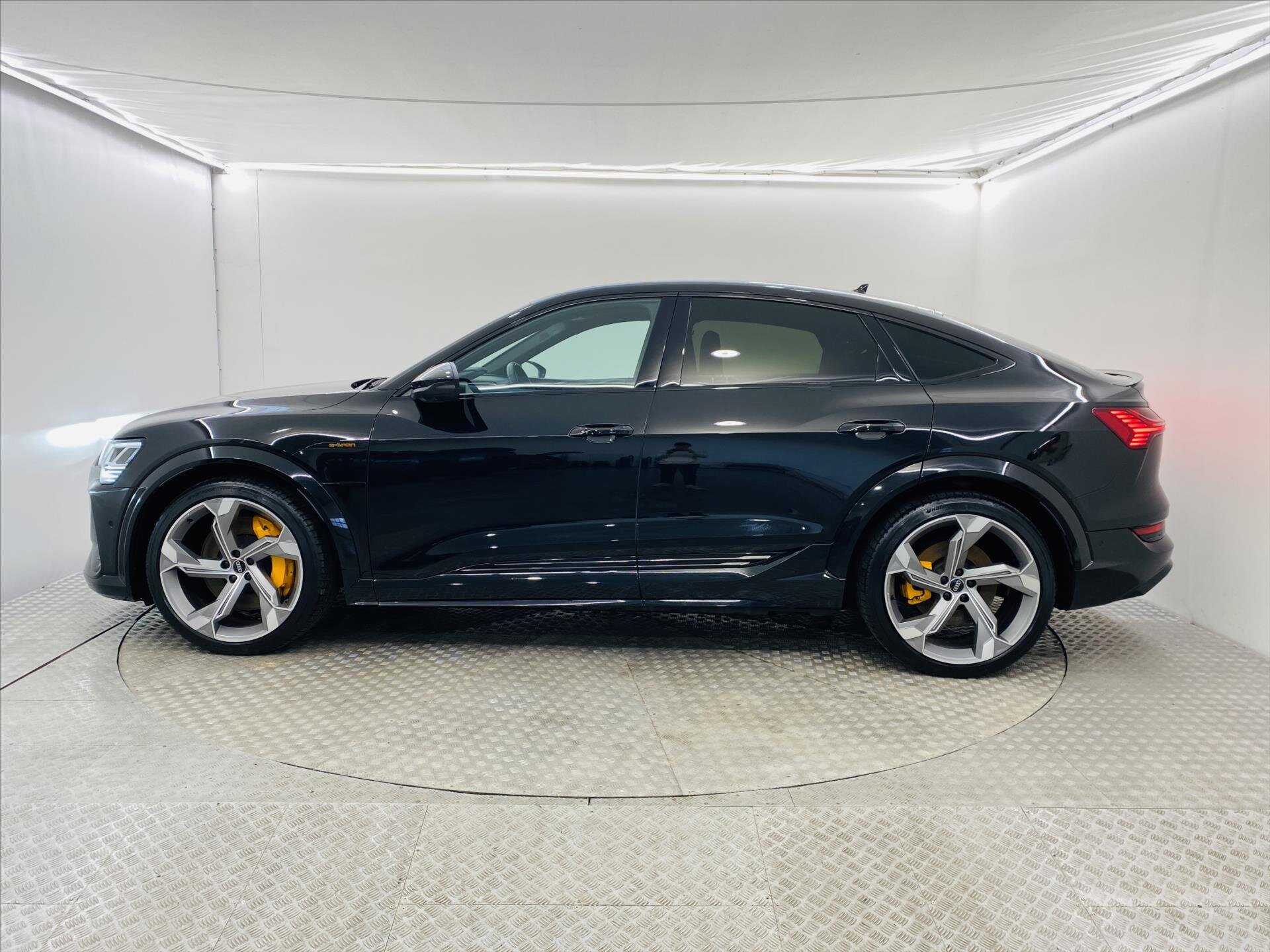 Audi e-tron SUV 0,0 370 kw