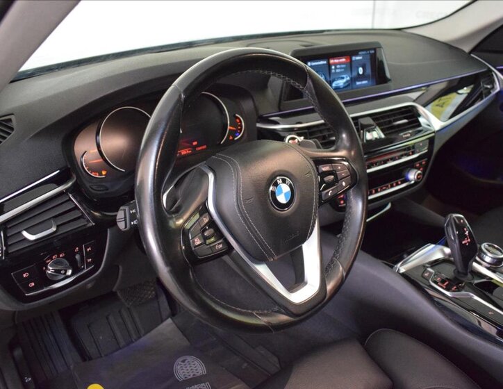 BMW Řada 5 Sedan / Limuzína 3,0 l 195 kw