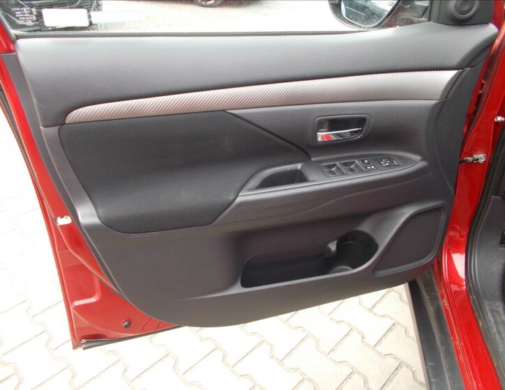Mitsubishi Outlander SUV / Terénní 2,0 l 110 kw