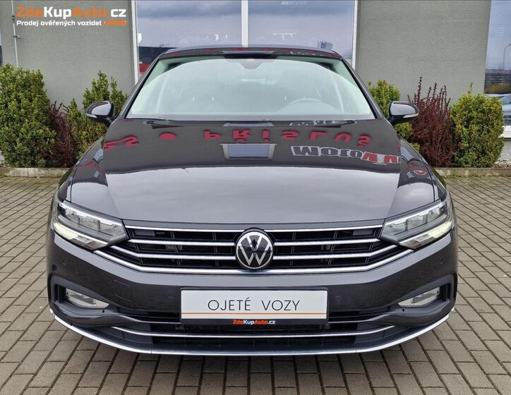 Volkswagen Passat Sedan / Limuzína 2,0 l 147 kw