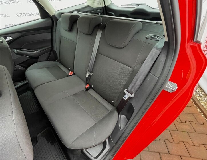 Ford Focus Kombi 999,0 92 kw