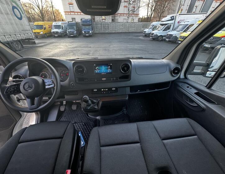 Mercedes-Benz Sprinter 10