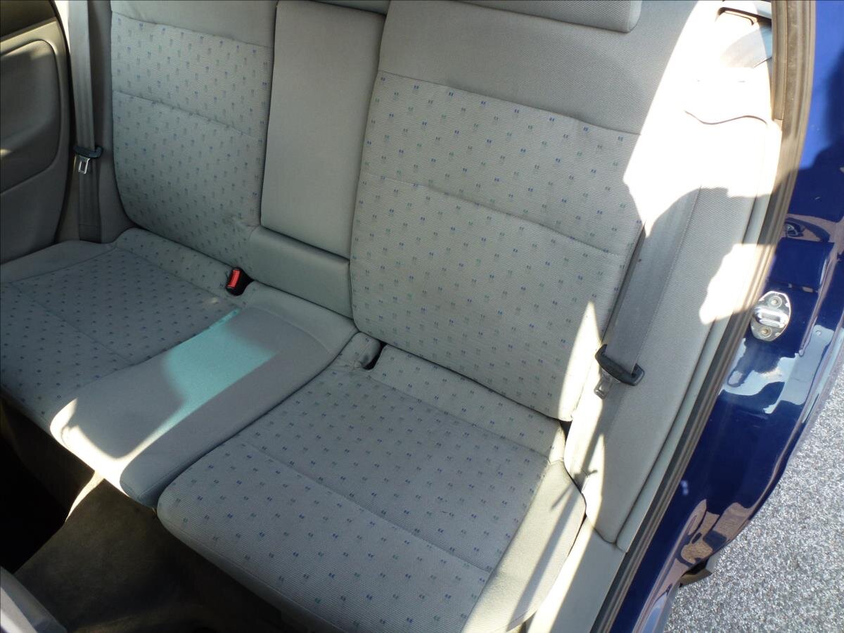 Volkswagen Passat Kombi 1,6 l 74 kw