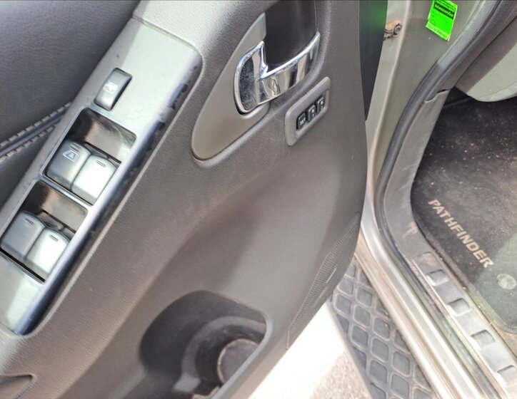 Nissan Pathfinder Kombi 3,0 l 170 kw