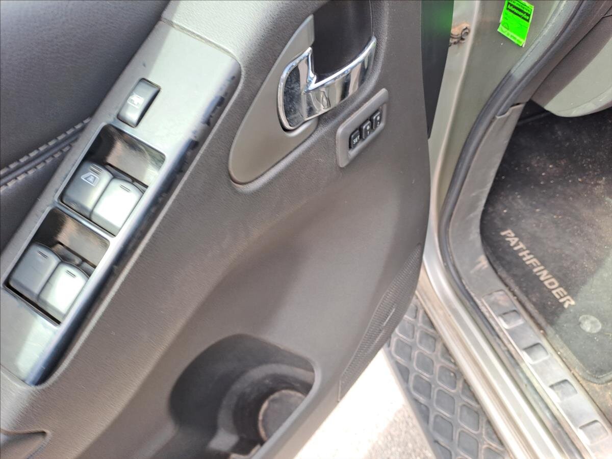 Nissan Pathfinder Kombi 3,0 l 170 kw