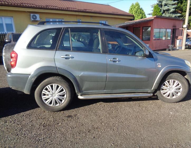 Toyota RAV4 2