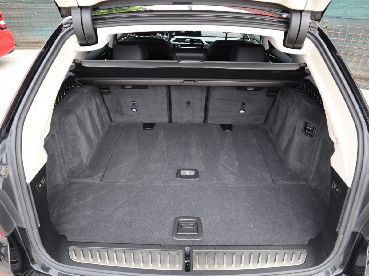 BMW Řada 5 Kombi 3,0 l 195 kw