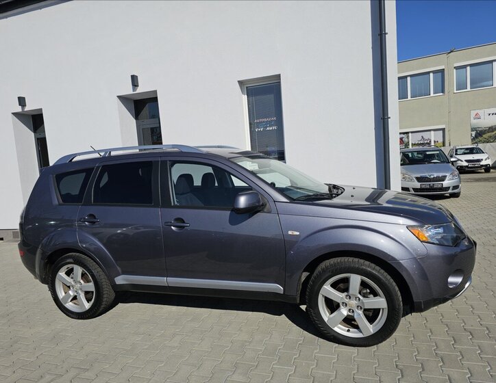 Mitsubishi Outlander SUV / Terénní 2,2 l 115 kw