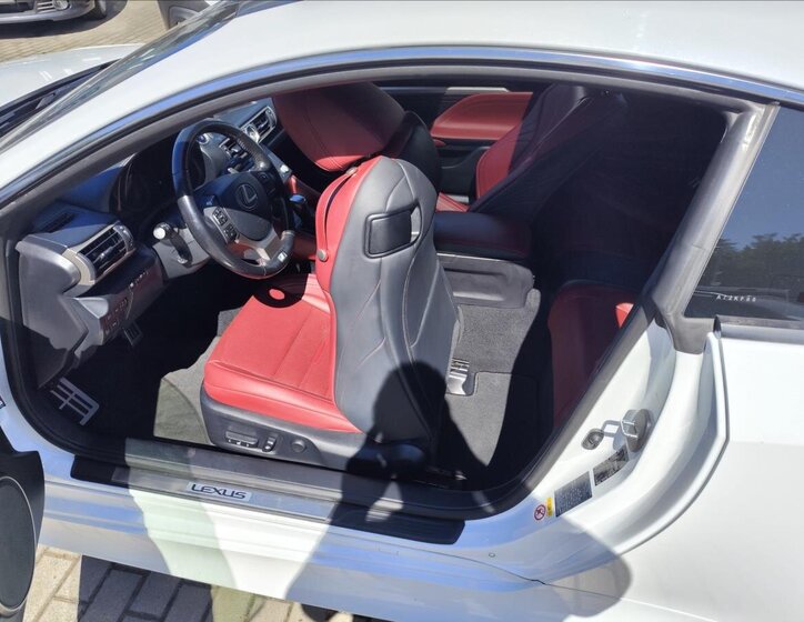 Lexus RC 300h Kupé 2,5 l 133 kw