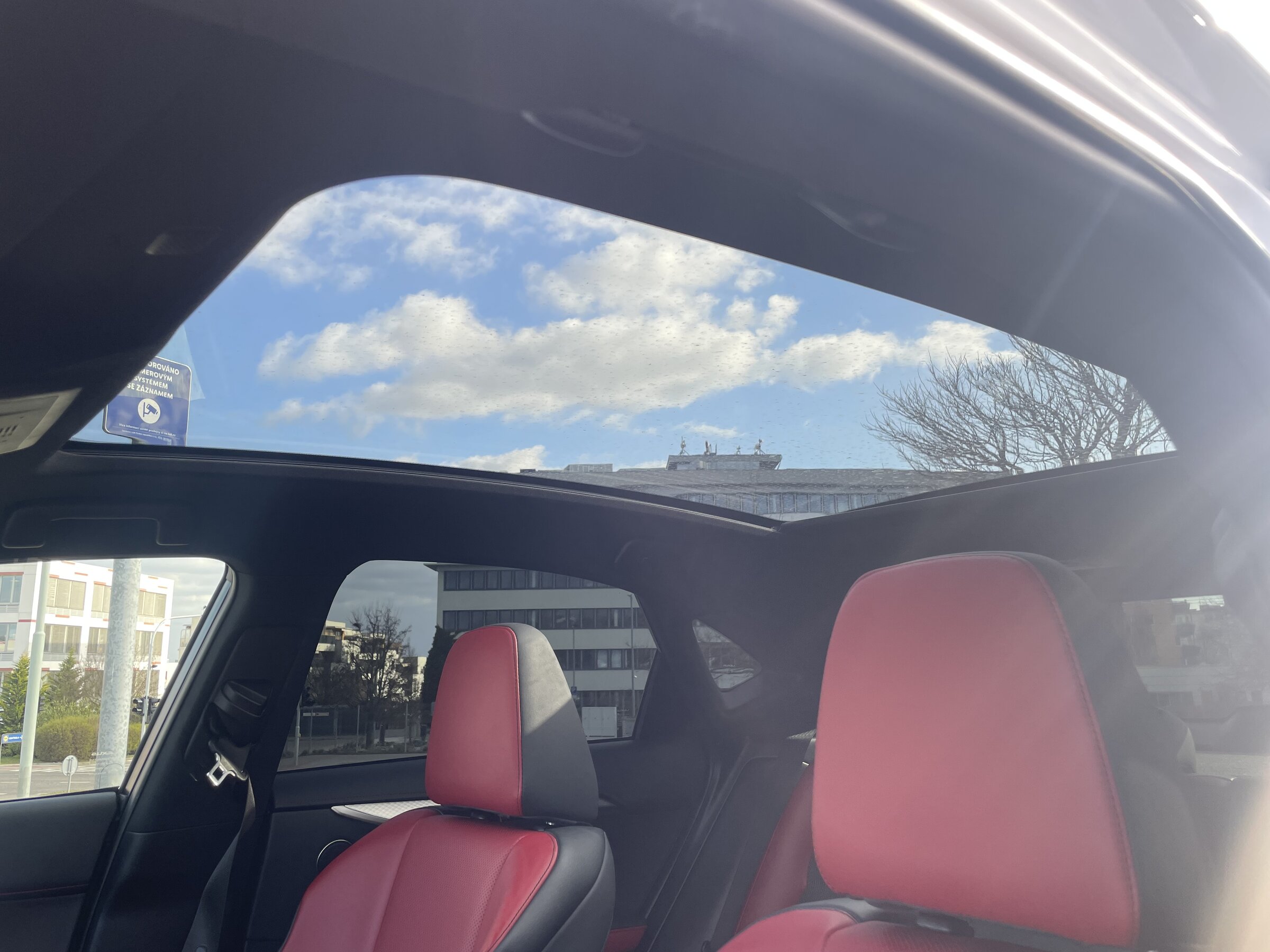 Lexus NX 300h CUV / Crossover 2,5 l 145 kw