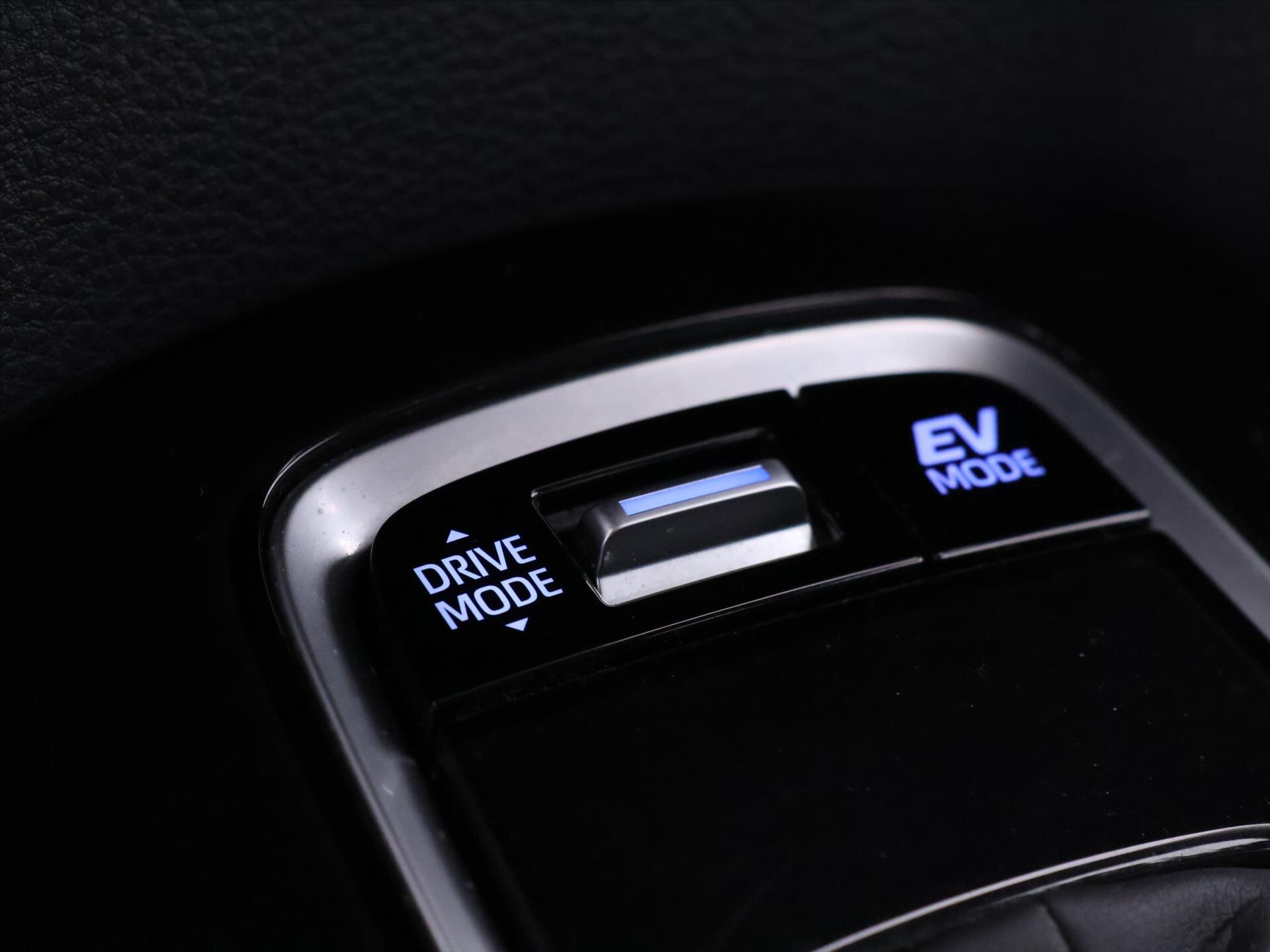 Toyota Corolla Sedan / Limuzína 1,8 l 90 kw