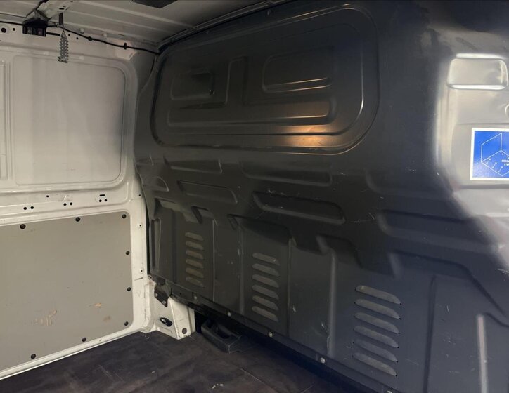 Mercedes-Benz Vito Skříň 2,1 l 120 kw